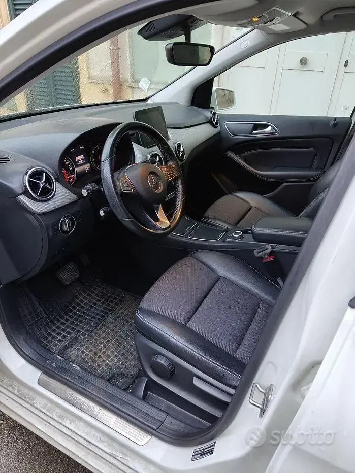 Usata Mercedes B180 109 CV (80 kW) 2019 Bianco Monovolume