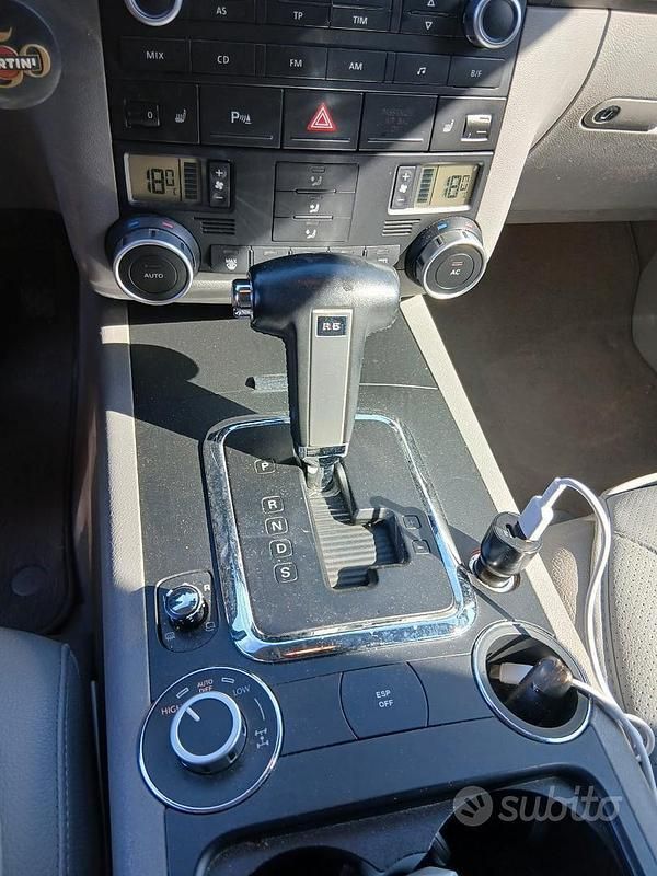 Usata VW Touareg 174 CV (127 kW) 2008 Grigio SUV