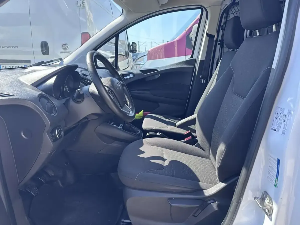 Usata Ford Courier Trend 75 CV (55 kW) 2019 Bianco Monovolume