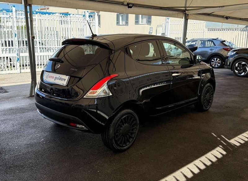 Usata Lancia Ypsilon Silver 69 CV (50 kW) 2022 Nero Utilitaria