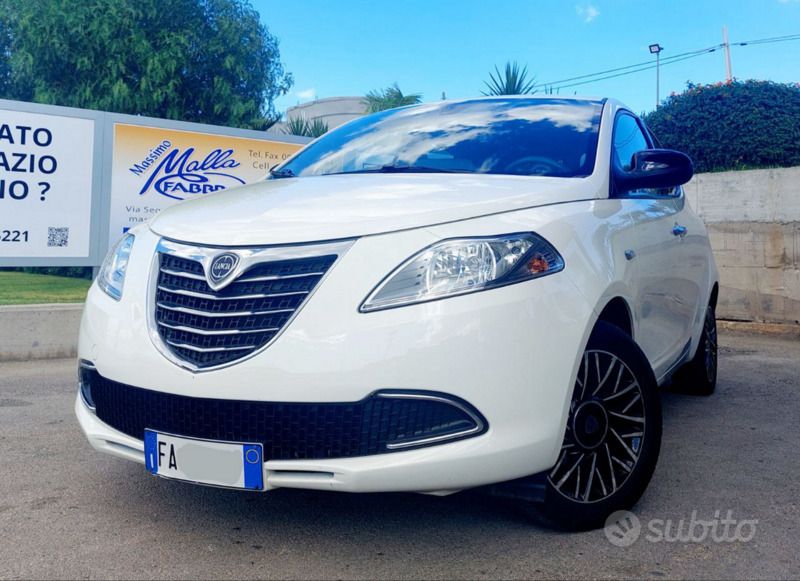 Usata Lancia Ypsilon 69 CV (50 kW) 2015 Bianco Utilitaria