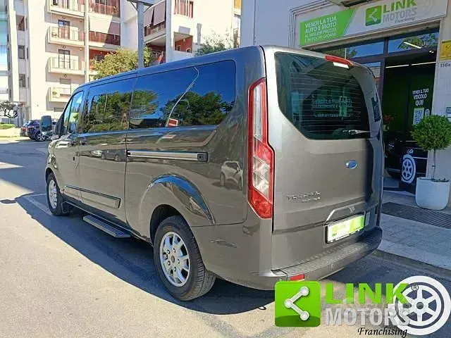 Usata Ford Tourneo 155 CV (114 kW) 2015 Grigio Monovolume
