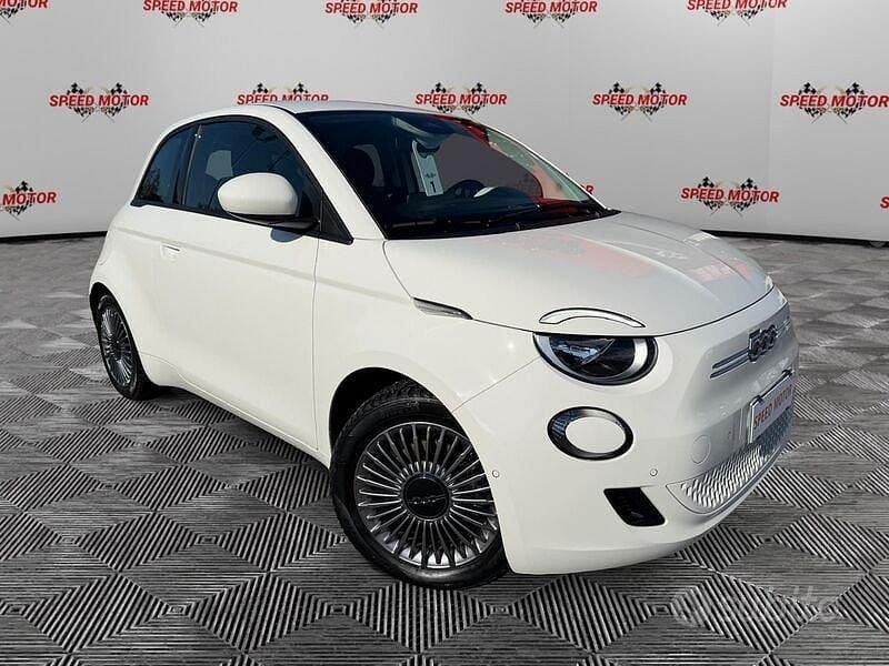 Usata Fiat 500e Icon 86 kW (118 CV) 2023 Bianco Berlina