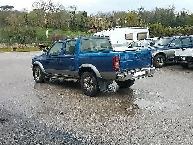 Usata Nissan Navara 103 CV (75 kW) 1999 Blu Pick-up