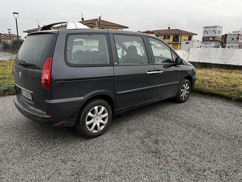 Usata Peugeot 807 128 CV (94 kW) 2005 Nero Monovolume