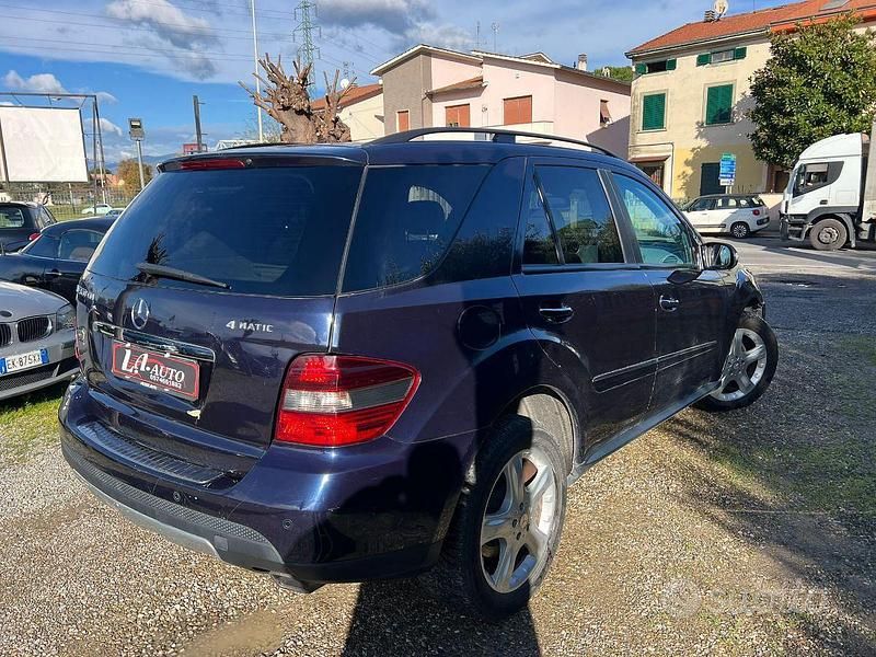 Usata Mercedes ML320 224 CV (164 kW) 2008 Blu SUV