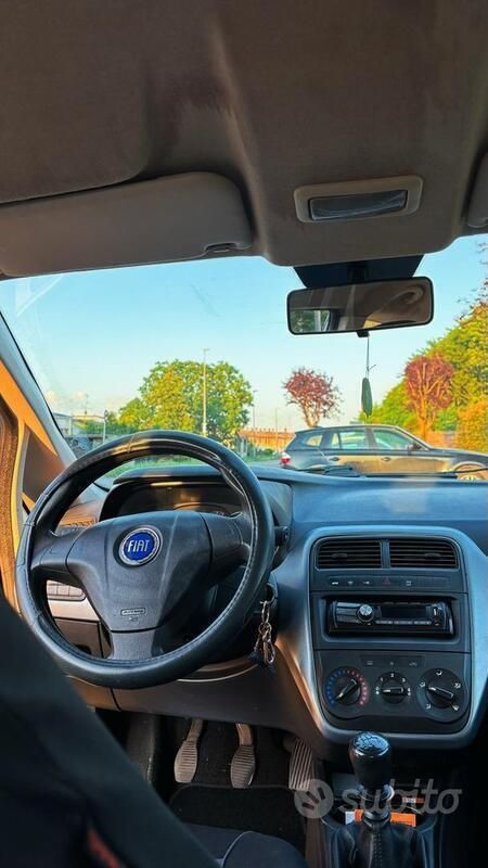 Usata Fiat Grande Punto Dynamic 77 CV (56 kW) 2009 Blu Utilitaria
