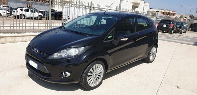 Usata Ford Fiesta Titanium 82 CV (60 kW) 2012 Nero Utilitaria