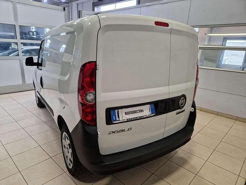 Usata Fiat Doblò Lounge 90 CV (66 kW) 2022 Bianco Monovolume