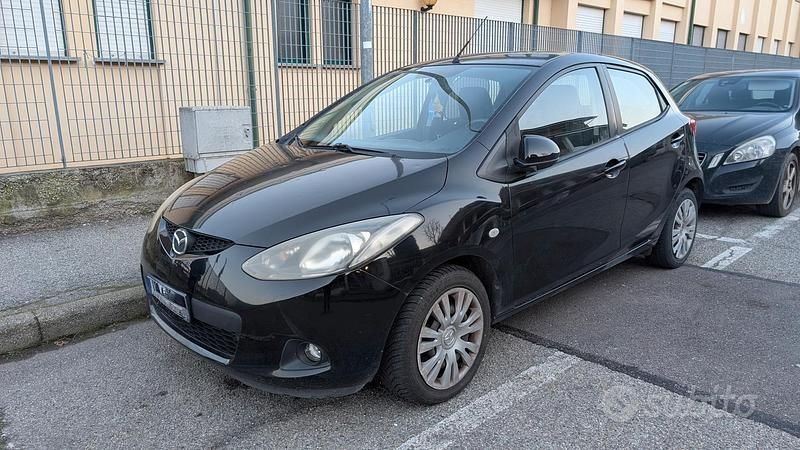 Usata Mazda 2 68 CV (50 kW) 2008 Nero Utilitaria