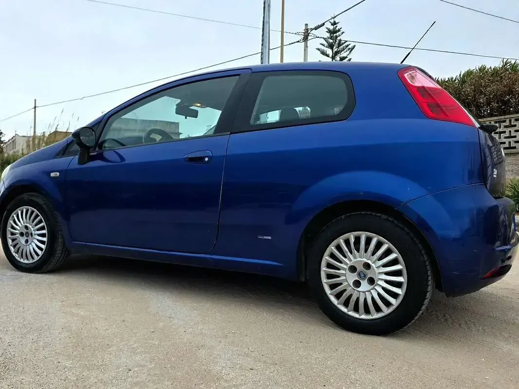 Usata Fiat Grande Punto Active 65 CV (47 kW) 2006 Blu/azzurro Utilitaria