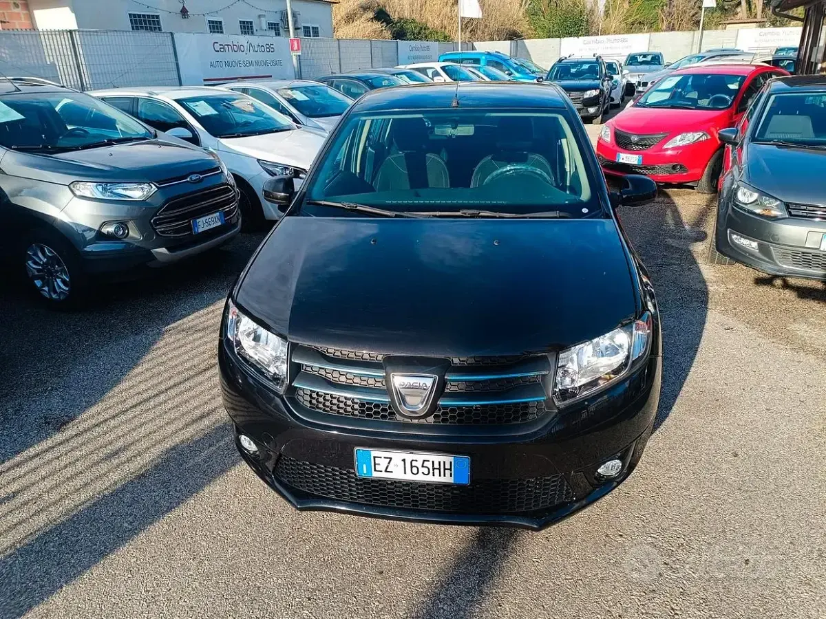 Usata Dacia Sandero Lauréate 72 CV (52 kW) 2015 Nero Berlina