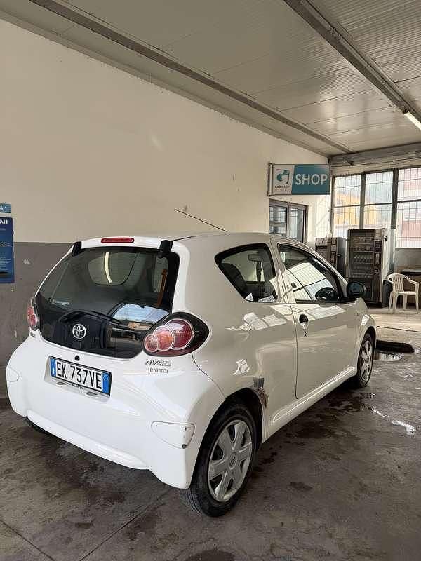 Usata Toyota Aygo Connect Style 73 CV (53 kW) 2011 Utilitaria