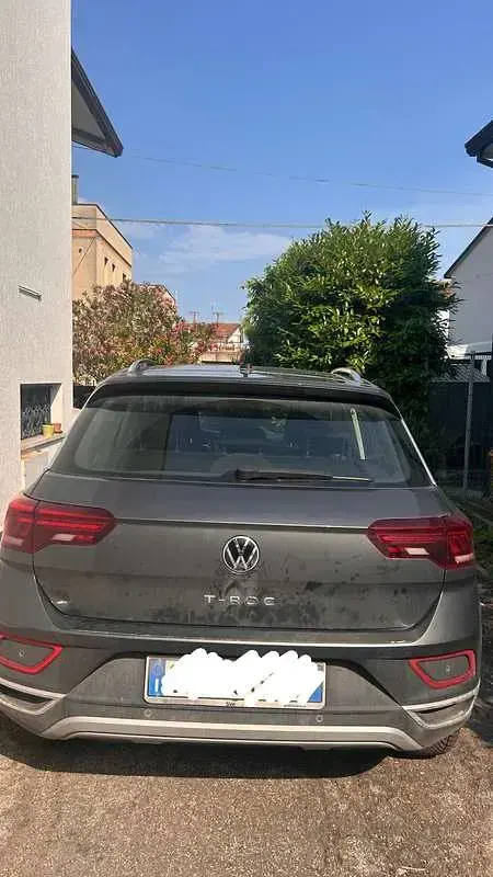 Usata VW T-Roc Life 110 CV (80 kW) 2023 Grigio SUV