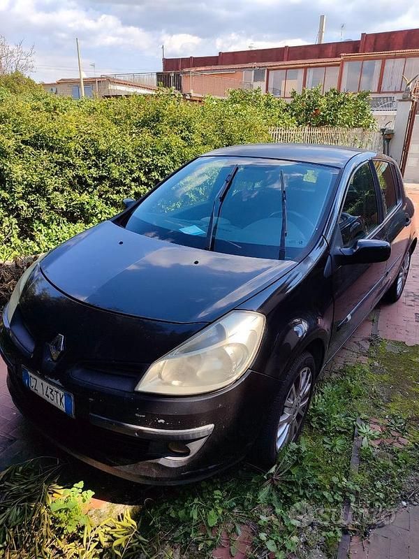 Usata Renault Clio II 75 CV (55 kW) 2006 Nero Berlina
