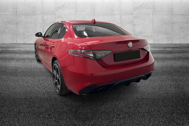 Usata Alfa Romeo Giulia Competizione 280 CV (205 kW) 2023 Rosso pastello Berlina
