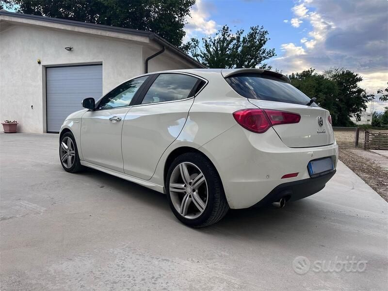 Usata Alfa Romeo Giulietta 170 CV (125 kW) 2010 Bianco Utilitaria