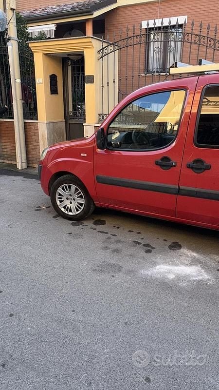 Usata Fiat Doblò 120 CV (88 kW) 2006 Rosso Monovolume