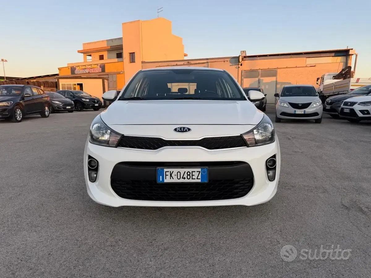 Usata Kia Rio 82 CV (60 kW) 2018 Bianco Berlina