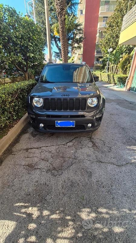 Grigio Usata 2022 Jeep Renegade SUV | 18.000 € (Ottimo prezzo) - Immagine 1/1