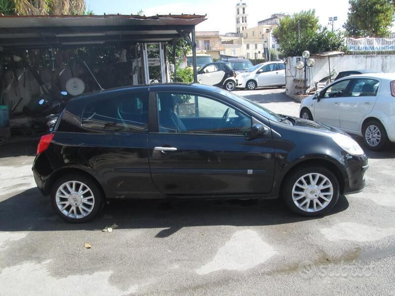 Usata Renault Clio II LE 75 CV (55 kW) 2008 Nero Utilitaria