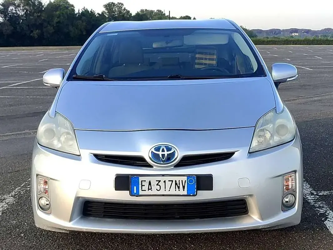 Usata Toyota Prius Active 99 CV (72 kW) 2009 Argento Utilitaria