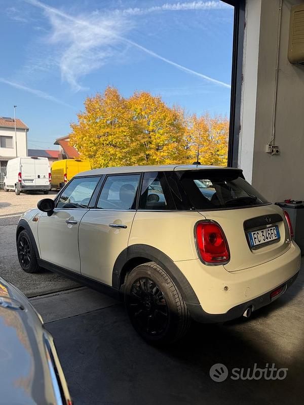 Usata Mini One D 95 CV (69 kW) 2015 Beige Utilitaria
