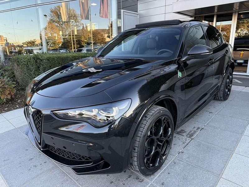 Nero Nuova 2025 Alfa Romeo Stelvio Quadrifoglio SUV | 111.900 € - Immagine 1/4