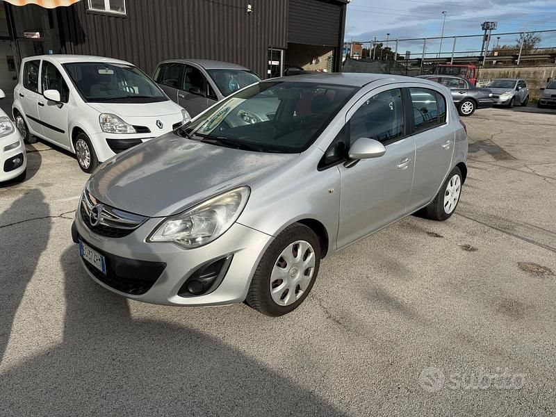 Usata Opel Corsa Edition 75 CV (55 kW) 2010 Grigio Utilitaria