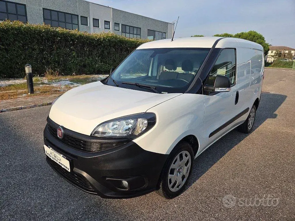 Usata Fiat Doblò Lounge 120 CV (88 kW) 2021 Monovolume