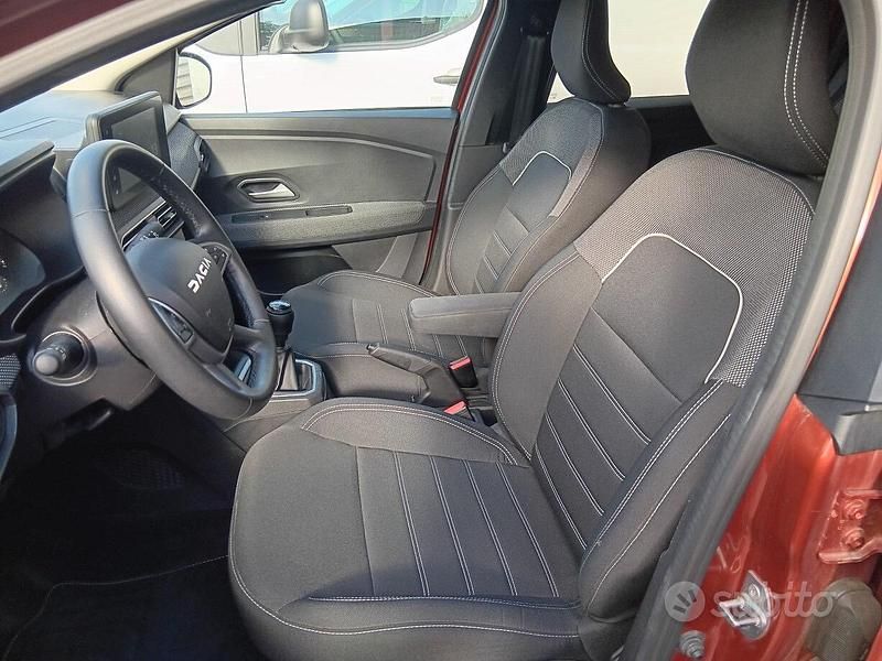 Usata Dacia Jogger Expression 110 CV (80 kW) 2023 Arancione Monovolume