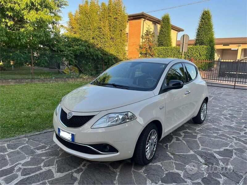 Usata Lancia Ypsilon Gold 80 CV (58 kW) 2016 Utilitaria
