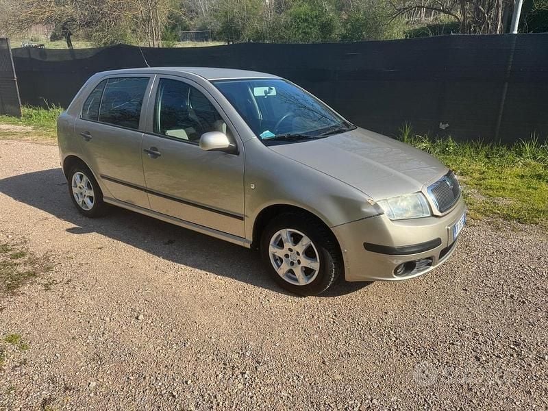 Usata Skoda Fabia 63 CV (46 kW) 2005 Grigio Berlina