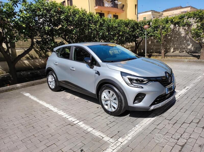 Usata Renault Captur 116 CV (85 kW) 2020 Grigio SUV