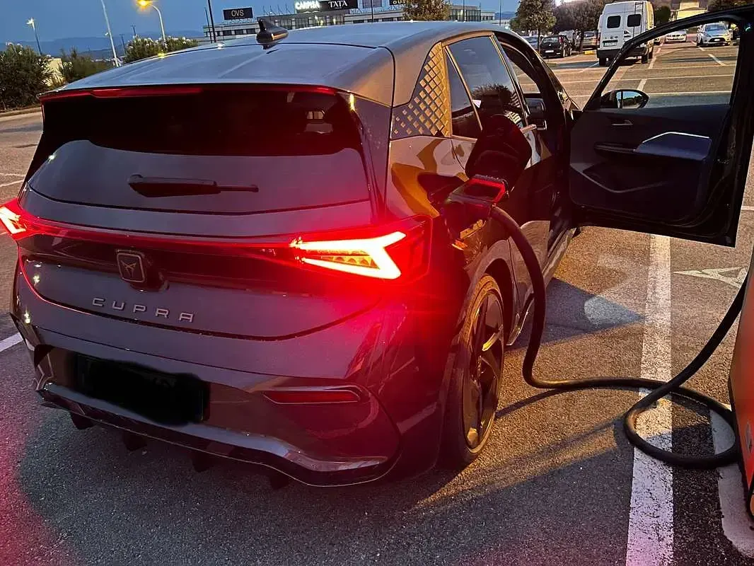 Usata Cupra Born 150 kW (204 CV) 2022 Grigio Utilitaria