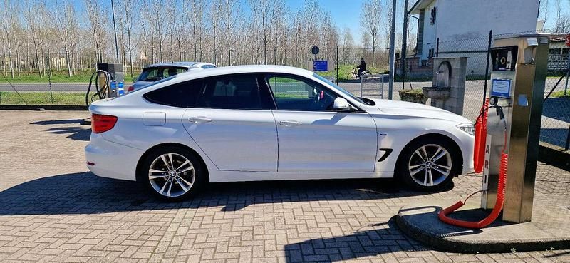 Usata BMW 318 Gran Turismo 143 CV (105 kW) 2016 Bianco Berlina