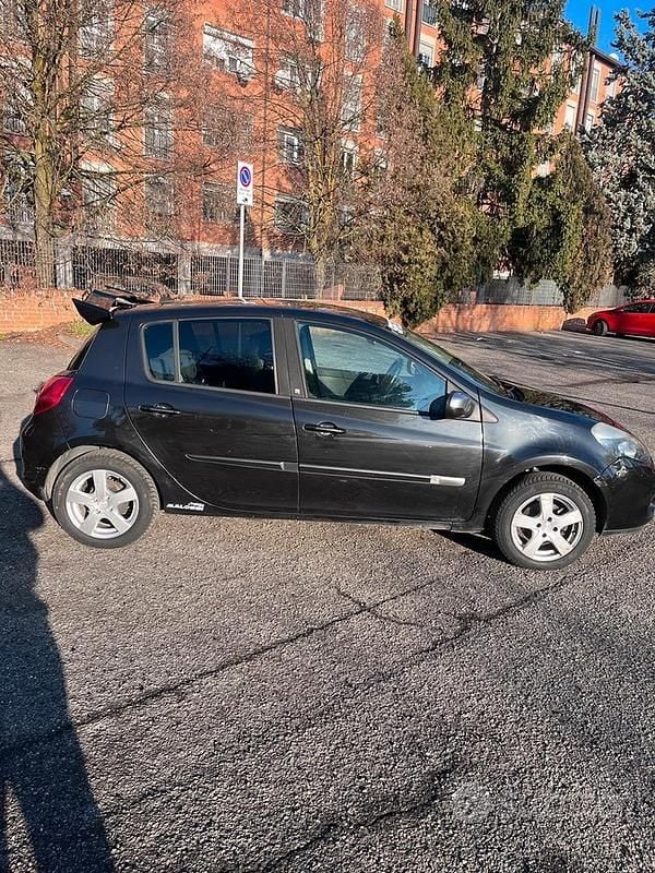 Usata Renault Clio II 75 CV (55 kW) 2010 Nero Berlina