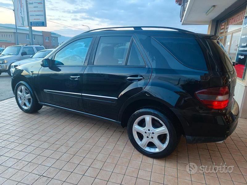 Usata Mercedes ML320 224 CV (164 kW) 2007 Nero SUV