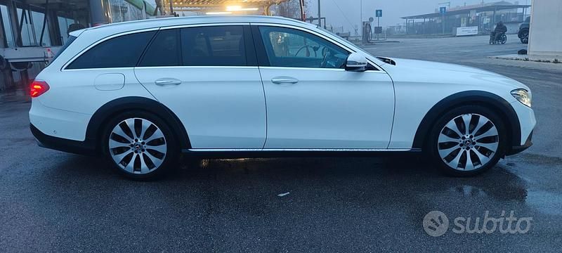 Usata Mercedes E220 All-Terrain 194 CV (142 kW) 2018 Bianco Station wagon