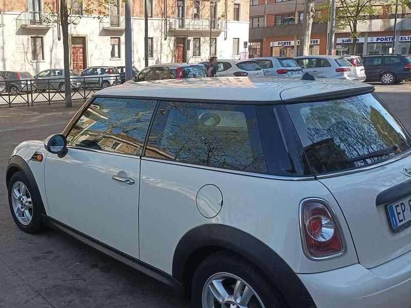 Begagnad Mini ONE 75 HK (55 kW) 2012 Vit Halvkombi