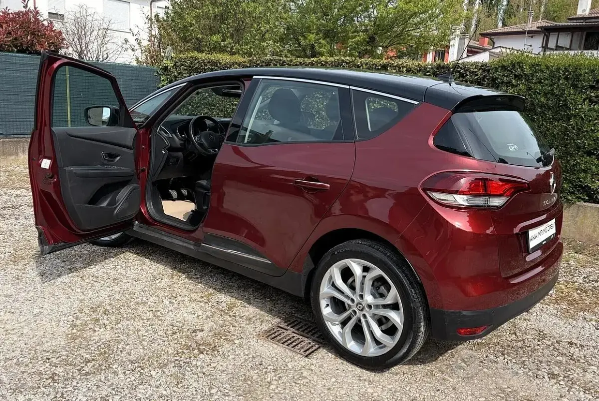 Usata Renault Scénic IV 120 CV (88 kW) 2019 Rosso Monovolume
