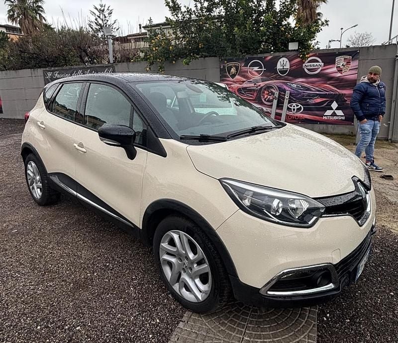 Beige Usata 2016 Renault Captur Intens SUV | 7800 € (Super prezzo) - Immagine 1/4
