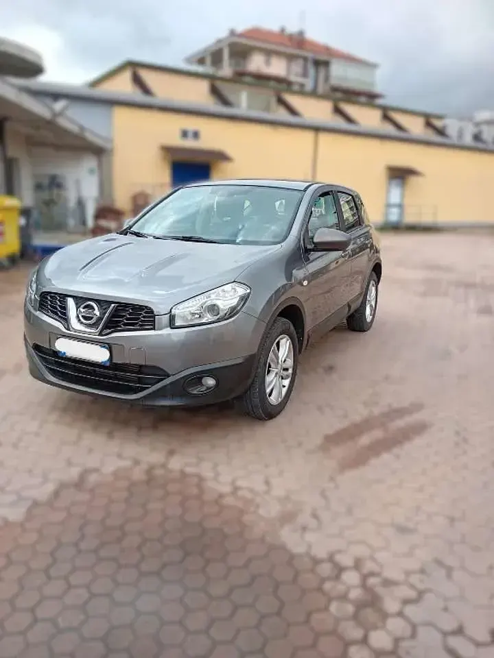 Usata Nissan Qashqai Tekna 110 CV (80 kW) 2013 Grigio scuro SUV