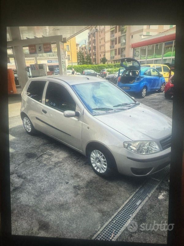 Usata Fiat Punto 60 CV (44 kW) 2004 Grigio Utilitaria