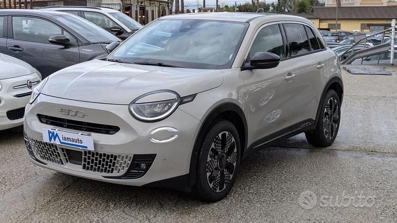 Usata Fiat 600 La Prima 110 CV (80 kW) 2025 Beige cappuccino SUV
