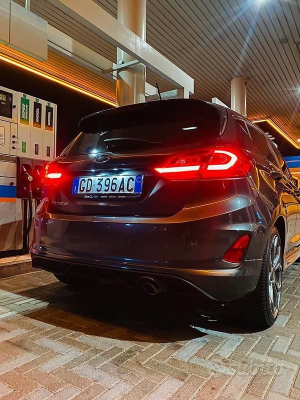 Usata Ford Fiesta ST-Line 95 CV (69 kW) 2021 Grigio Berlina