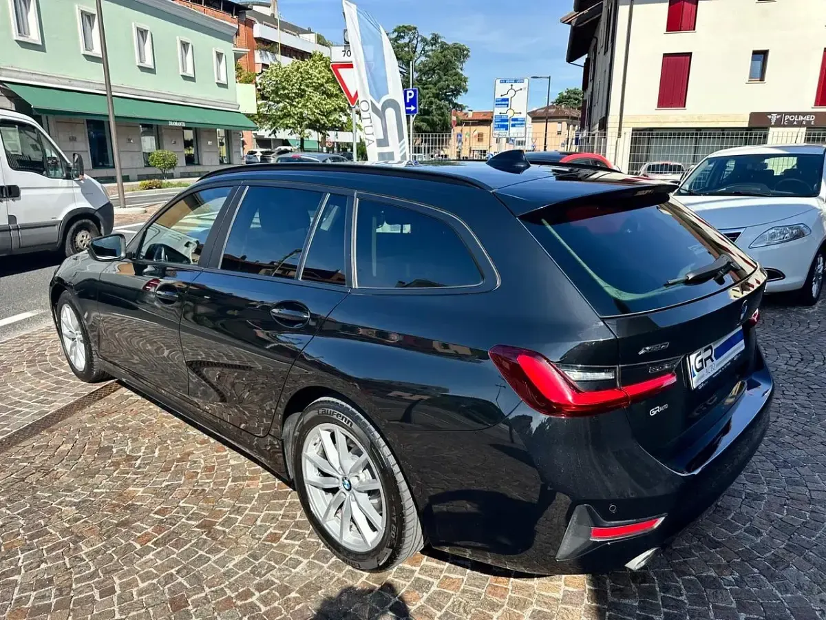 Usata BMW 320e Efficient Dynamics 190 CV (139 kW) 2022 Nero Station wagon