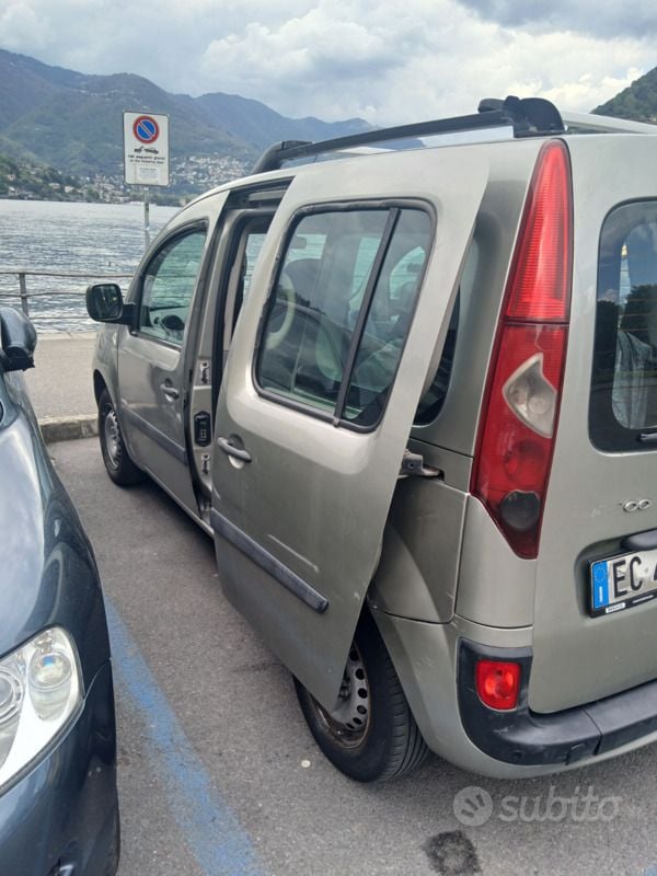 Verde Usata 2010 Renault Kangoo Monovolume | 2500 € - Immagine 1/4