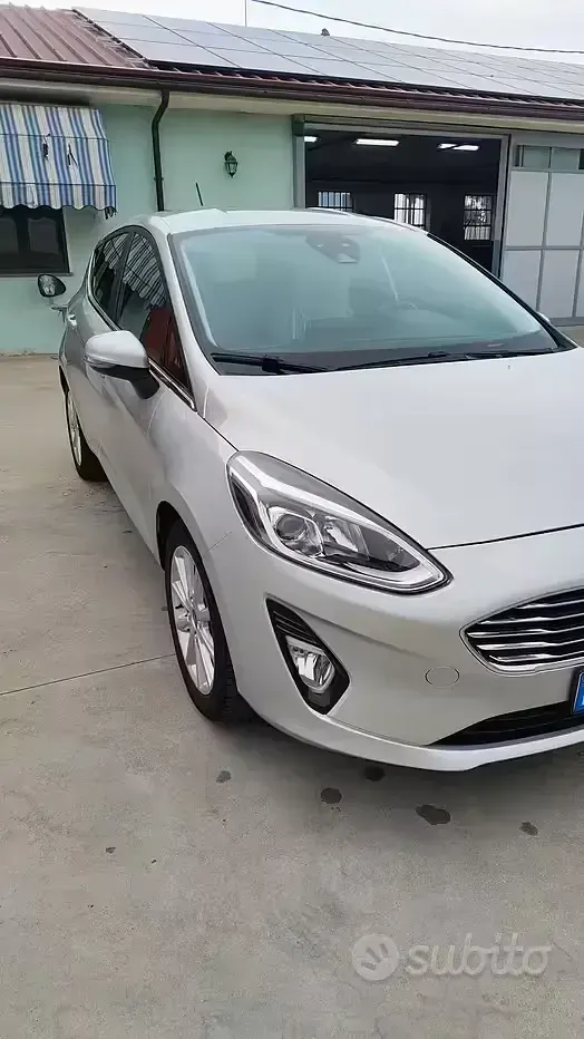 Usata Ford Fiesta 100 CV (73 kW) 2019 Grigio Utilitaria