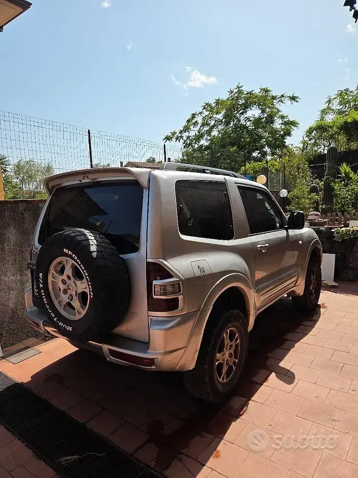 Usata Mitsubishi Pajero 160 CV (117 kW) 2002 Grigio SUV